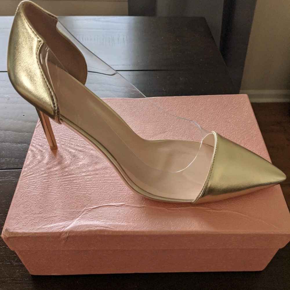 Pointed toe pumps